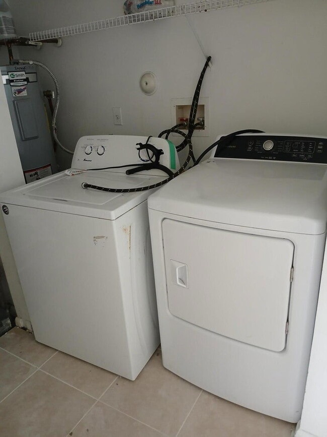 Building Photo - 441 Cypress Way W