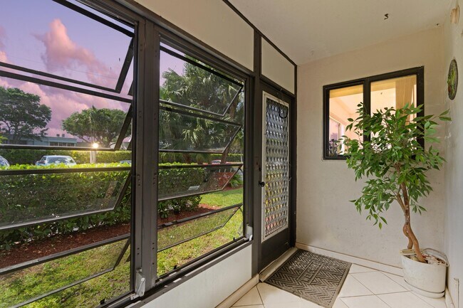 Foto del edificio - 15450 Pembridge Ave