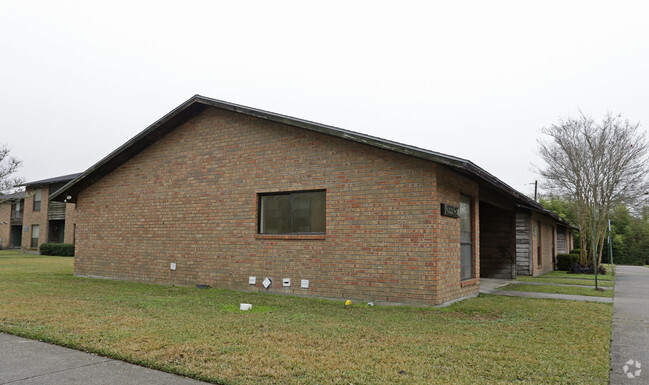 Building Photo - Village South Townhomes