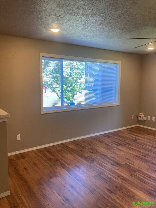 Foto del edificio - 1590 SW Harbor Dr