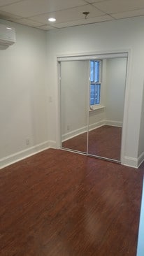 Building Photo - 552 Main St