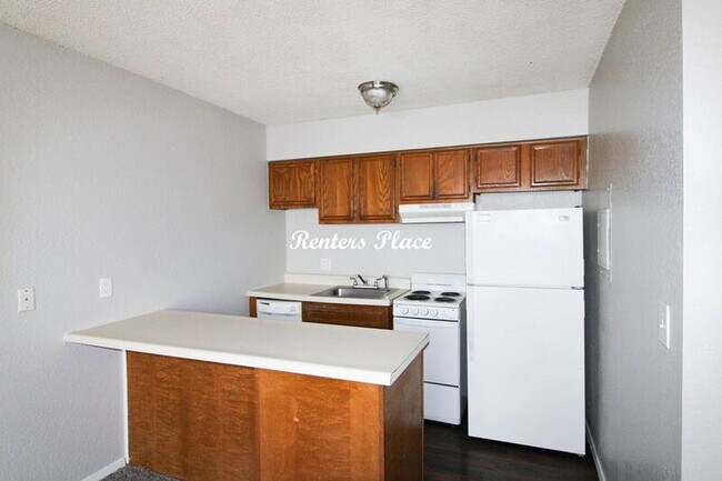 Building Photo - 811 E Pecan St S