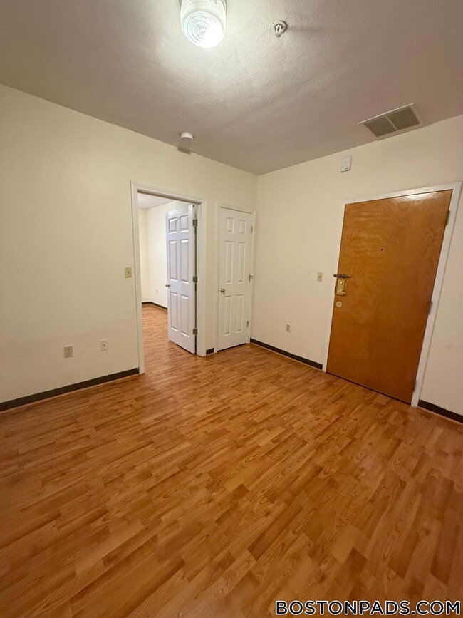 Building Photo - 81 Essex St