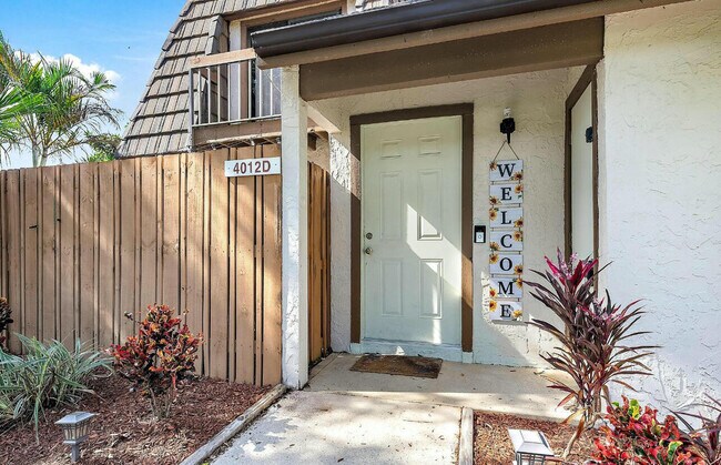 Foto del edificio - 4012 Palm Bay Cir