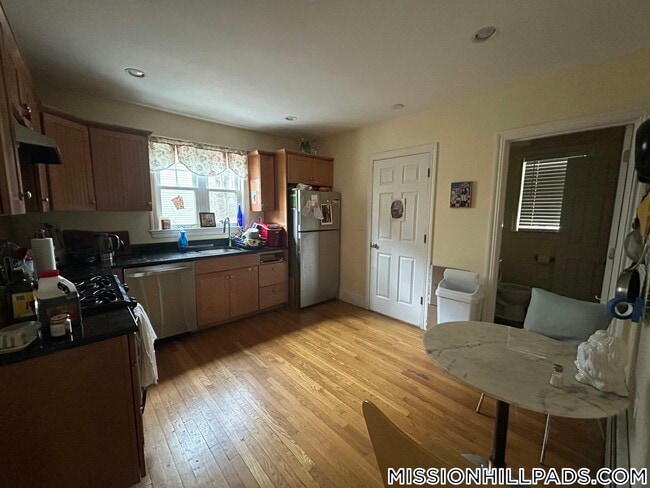 Building Photo - 100 Hillside St