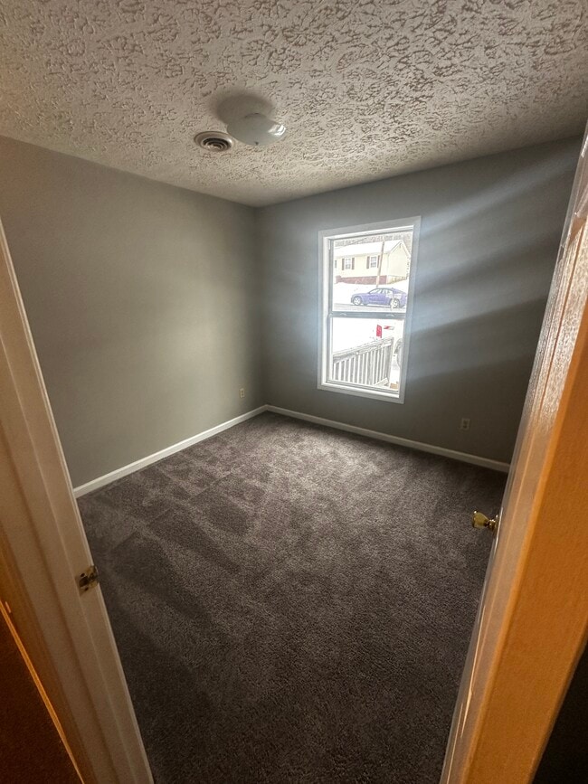 Building Photo - 915 Royal Dr