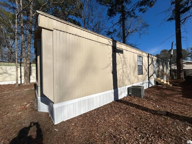 Building Photo - 17 White Oak Village