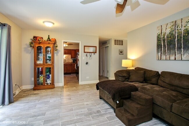 Building Photo - 412 Landmeier Rd