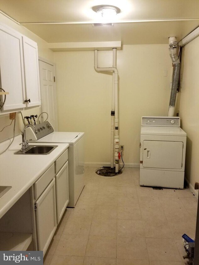 Primary Photo - 13098 GINGER Ct