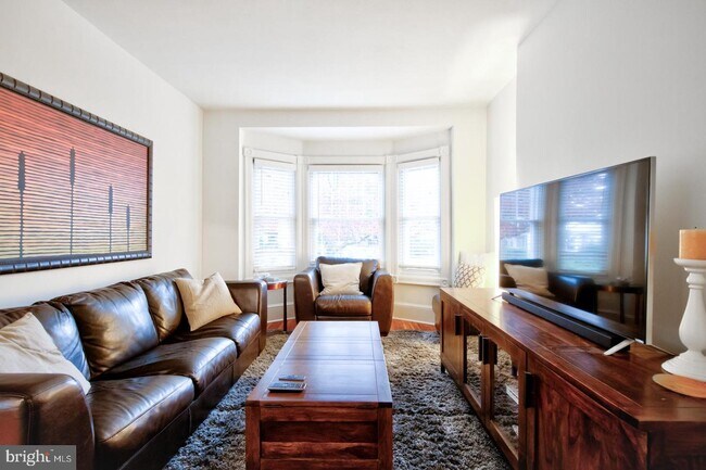 Foto del edificio - 1032 Rees Ave