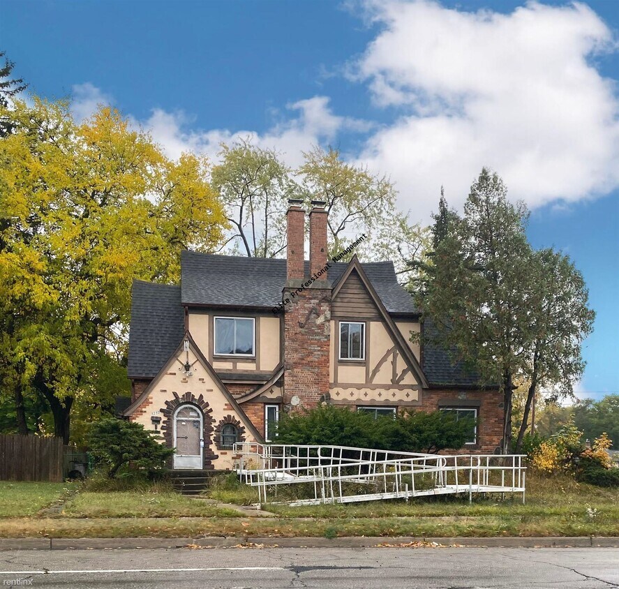 Primary Photo - 4 br, 2.5 bath House - 1213 Welch Blvd