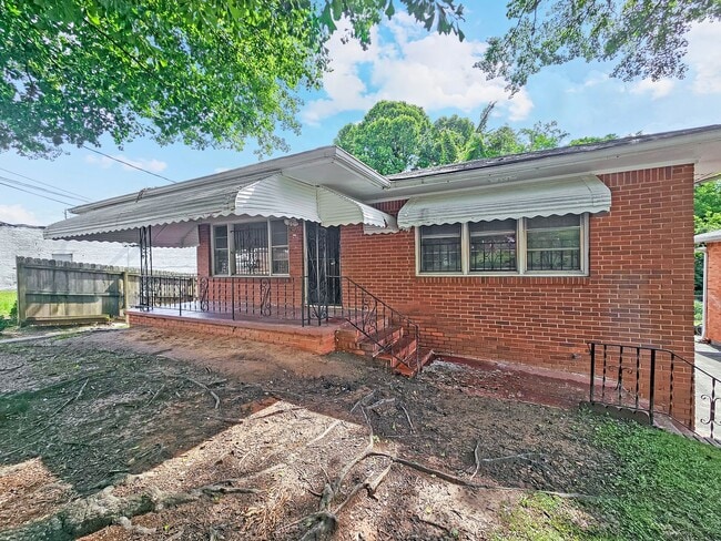 Foto del edificio - 4-Bedroom Ranch in the Heart of Atlanta – ...