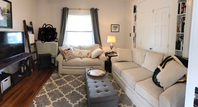 Building Photo - 329 Spring St