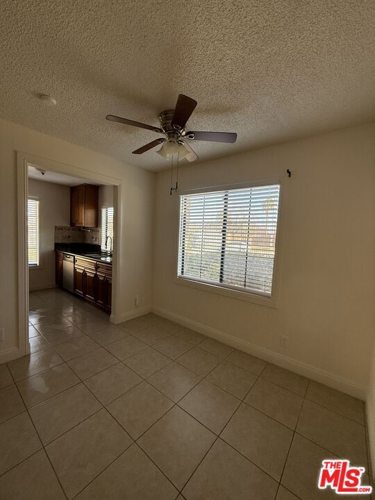 Building Photo - 2554 Olive Dr