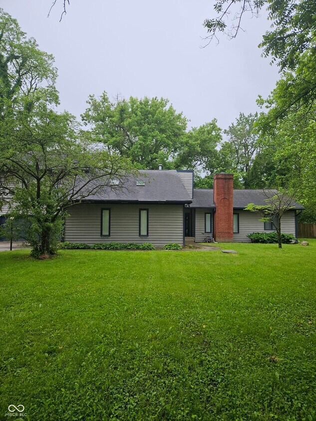 Foto principal - 945 Fox Hill Dr