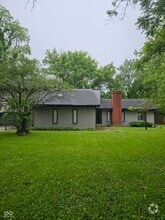 Building Photo - 945 Fox Hill Dr