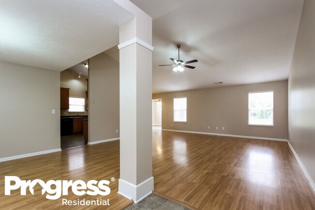 Building Photo - 4567 Everest Dr S