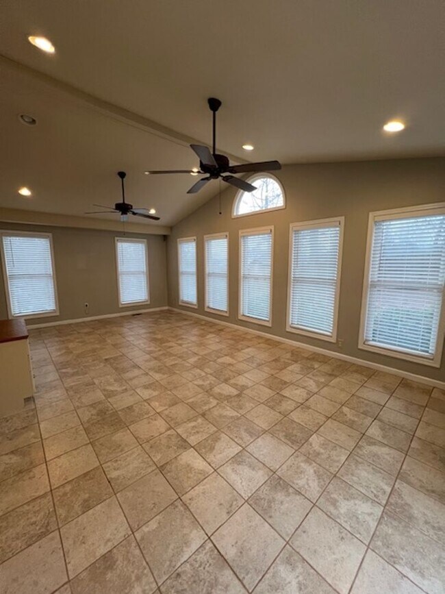 Foto del edificio - 3 bedrooms, 2.5 bath, 2 car garage- Simpso...