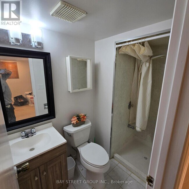 Building Photo - 129 Huntington Park Dr