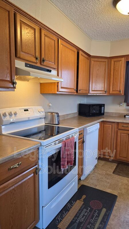 Building Photo - 1304 E Ingals Ave