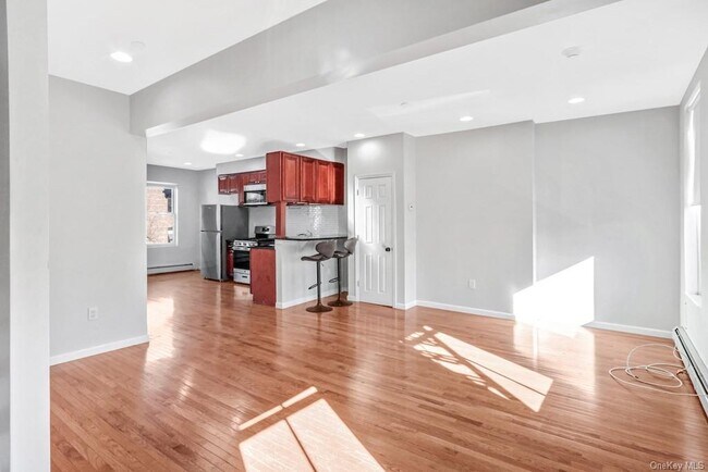 Building Photo - 132 3rd St
