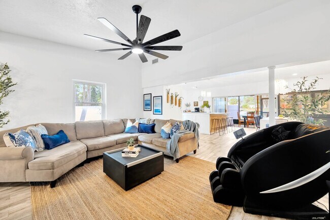 Foto del edificio - 10755 Clara Ln