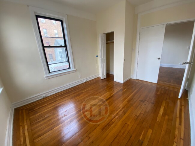 Foto del edificio - 3132 Buhre Ave