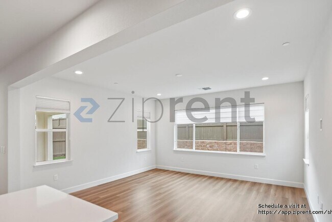 Foto del edificio - 4203 Randa Wy