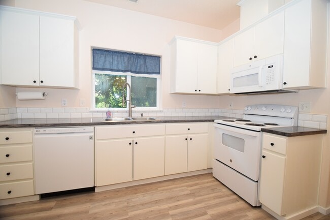 Foto del edificio - 18528 SW Mcclarey Dr