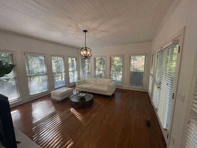 Foto del edificio - 2752 Berkeley Dr