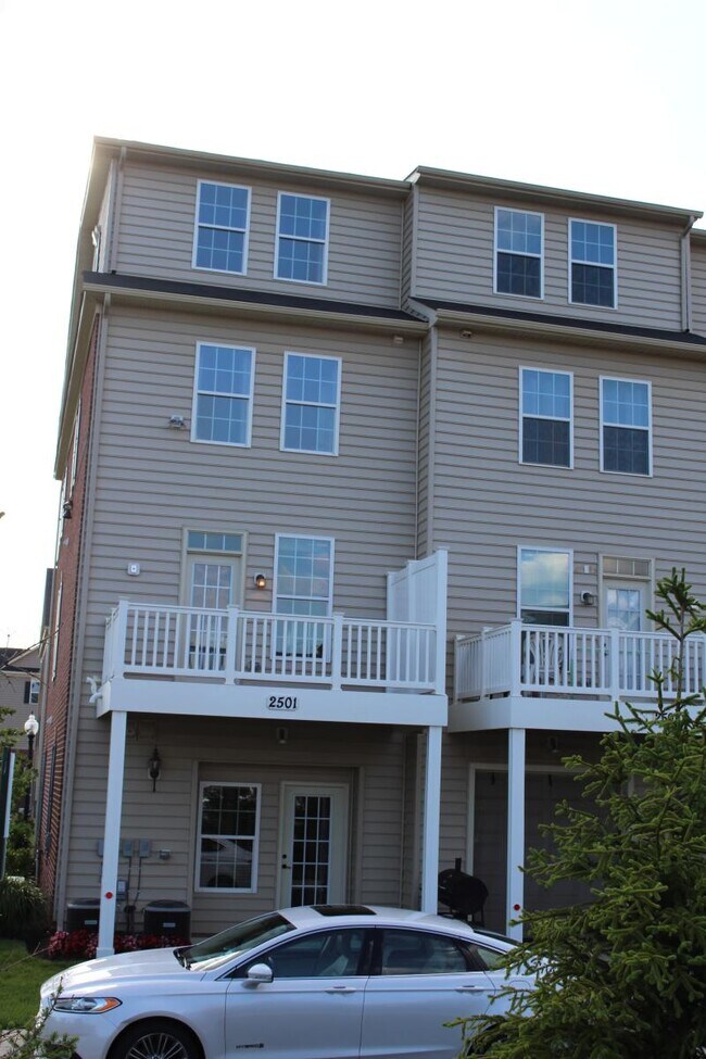 Building Photo - 2501 Hurston Ln