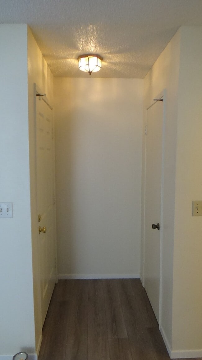 Entry - 308 W Barton Ave