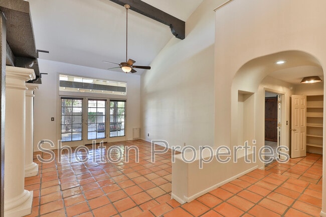 Building Photo - 2708 E Leonora St