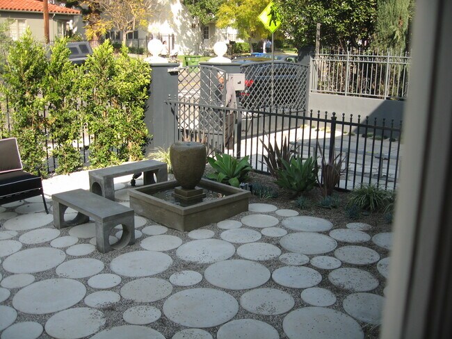 Courtyard toward gate - 4970 Franklin Ave
