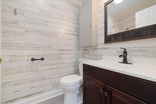 Foto del edificio - 130 Greenmeadow Ln