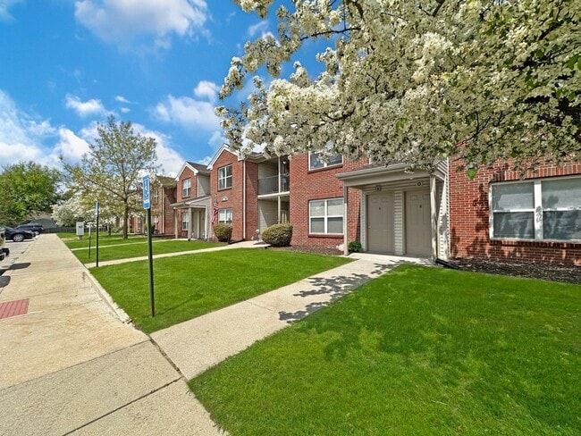 Building Photo - Minutes from Adrian College************** Massive 2 Bedroom 2 Bath*****************Rent $1,150/month