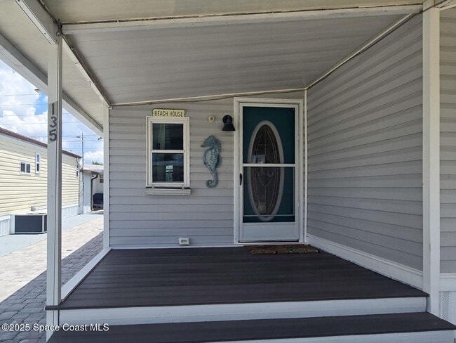 Building Photo - 135 Blue Lake Pl