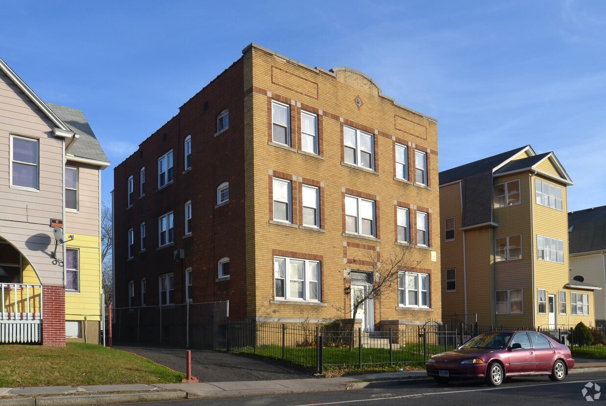 Building Photo - 1932 Broad St