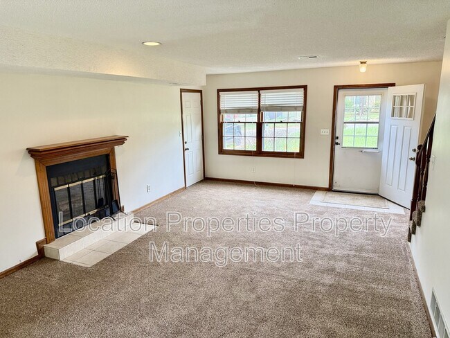 Foto del edificio - 3619 Lakecrest Ct