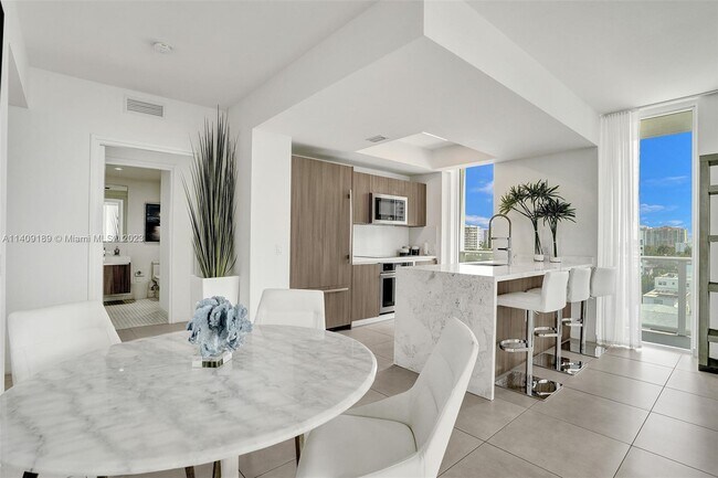 Foto del edificio - 401 N Birch Rd