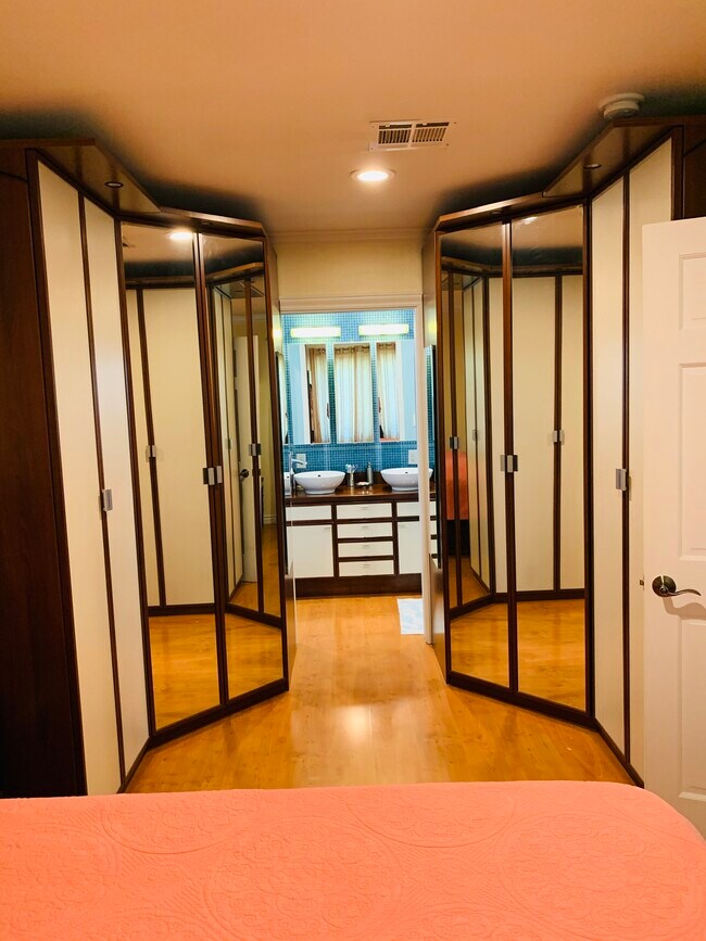 Foto del edificio - 2106 W Oak St