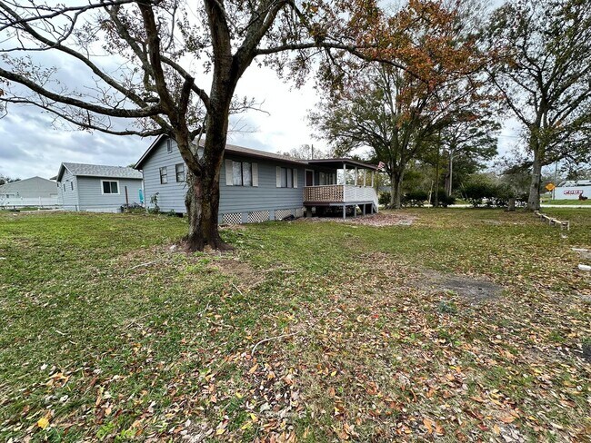 Building Photo - Beautiful 3 Bedroom 1 Bath Cottage Home Fo...