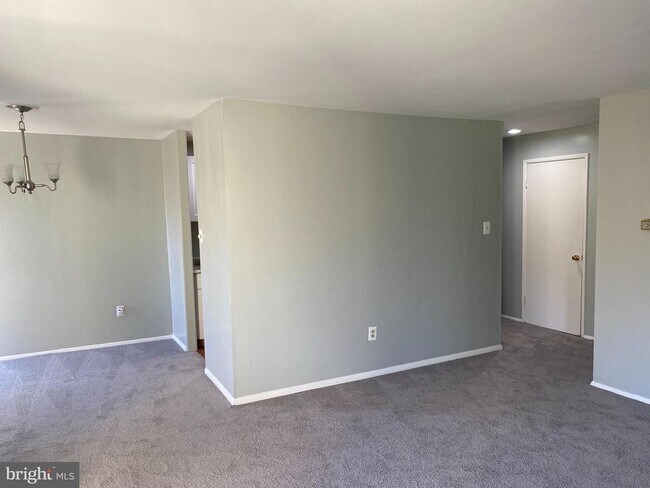 Building Photo - 7145 Donnell Pl