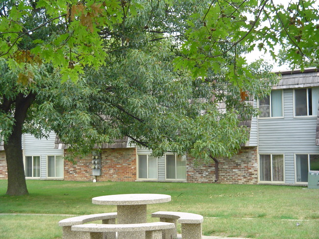 Building Photo - Butterfield Trails Apartments