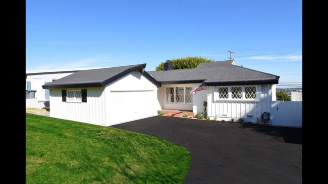 Building Photo - Beautiful single family home in Upper Holl...