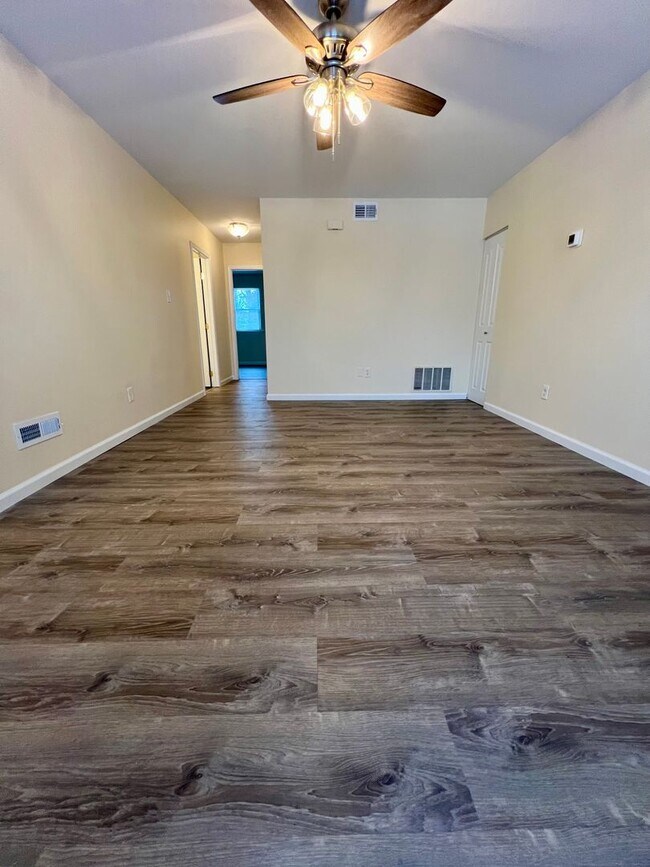 Building Photo - Washington Pl 246-247