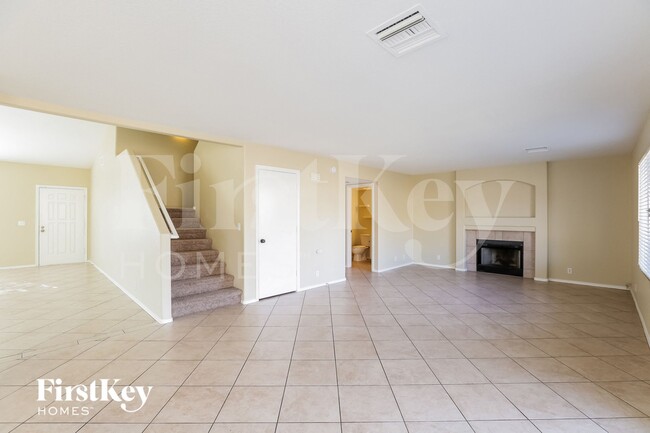 Building Photo - 8736 W Tuckey Ln