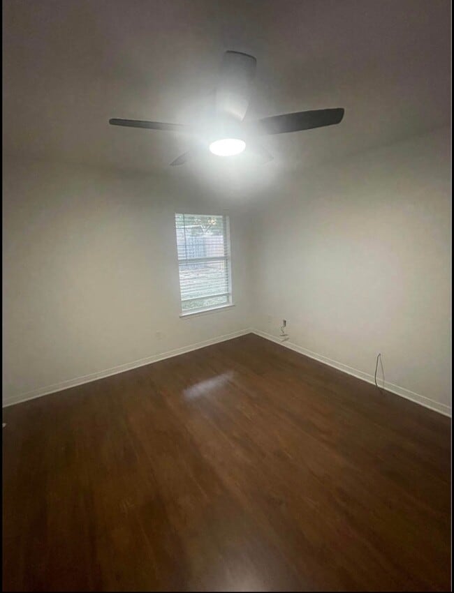 Foto del edificio - 5222 Medina Rd