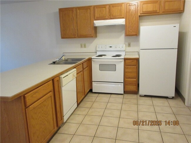 Building Photo - 1403 E Andy Devine Ave