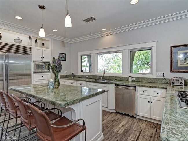 Building Photo - 5 br, 4.5 bath House - 3978 Valle del Sol
